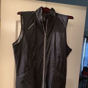 Under Amour ladies vest nwot size XL Black